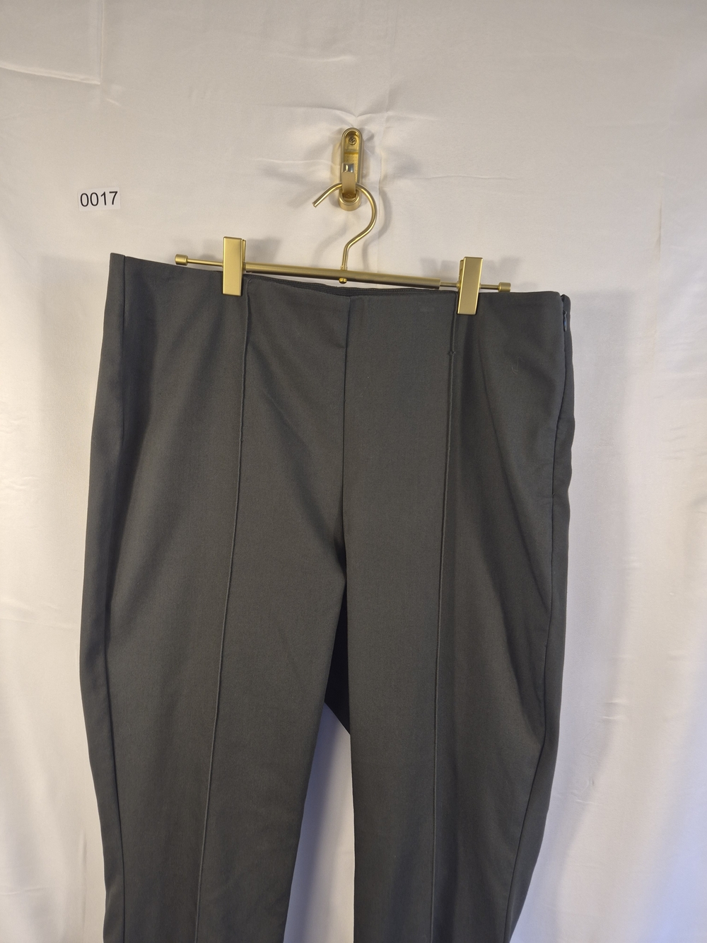 LOFT Men's Dress Pants in Charcoal